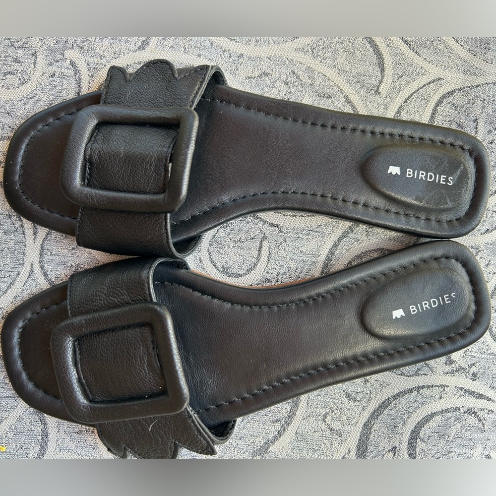 Birdies Black leather kiwi slide with buckle. Size 7.5 no box